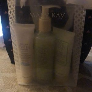 MaryKay satin hands collection